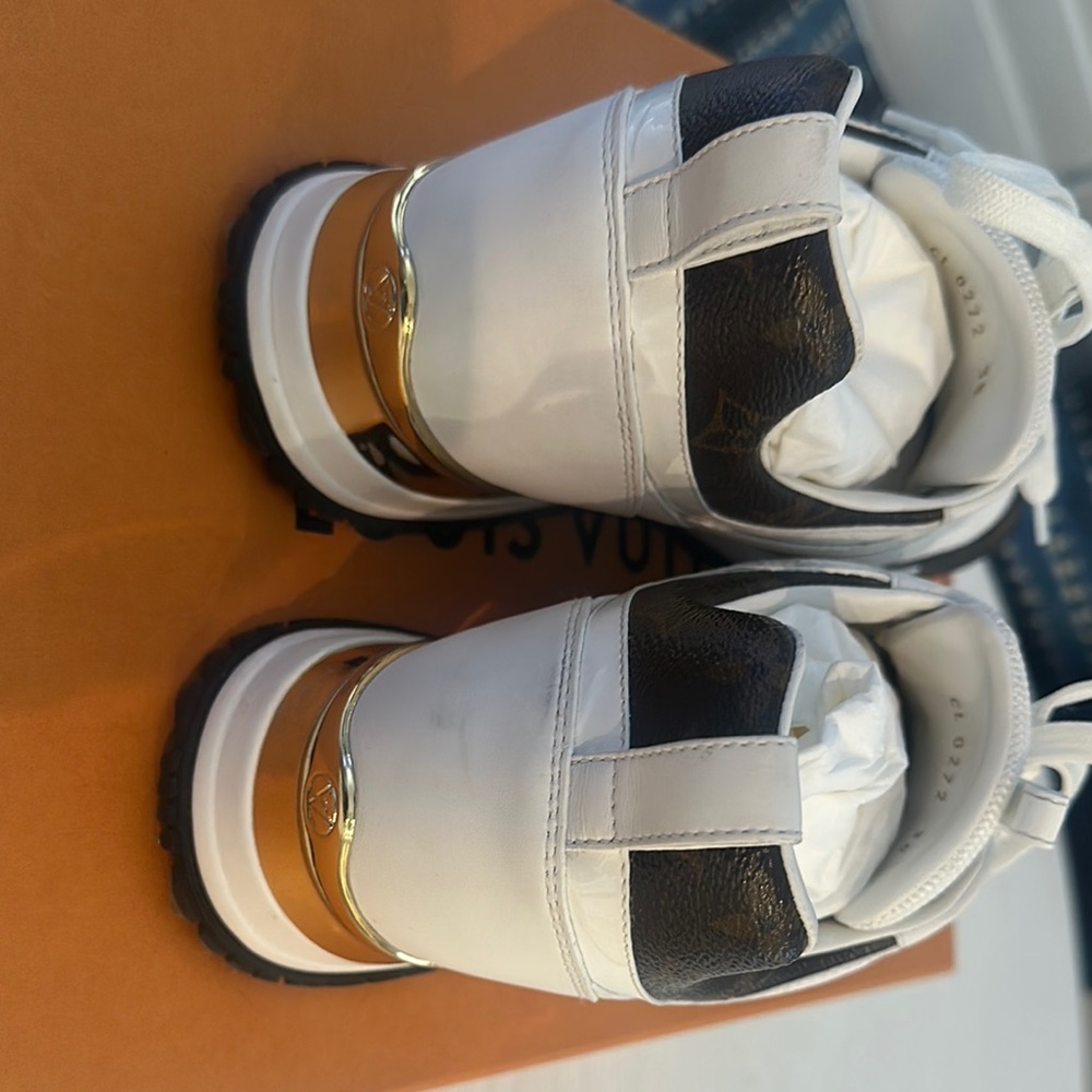 White and Black Sneakers with Gold Accents - Picture 3 of 6